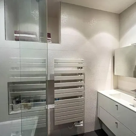 16th District Spacious Sophistication * Montreuil (Seine-Saint-Denis)