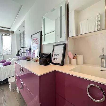 16th District Spacious Sophistication Apartment