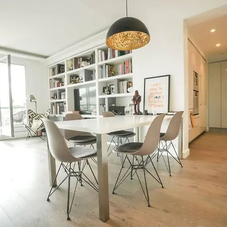 Apartment 16th District Spacious Sophistication